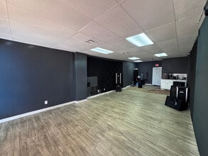 2317 NE Dixie Hwy, Jensen Beach, FL à louer Photo intérieure– Image 1 sur 1