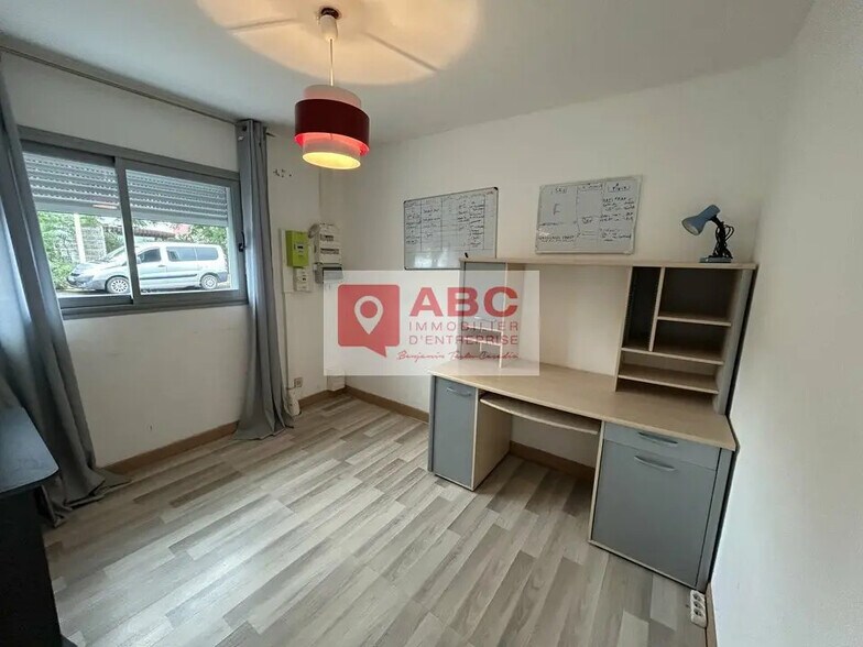 Local d’activités dans Thézan-lès-Béziers à louer - Photo de l’immeuble – Image 3 sur 9