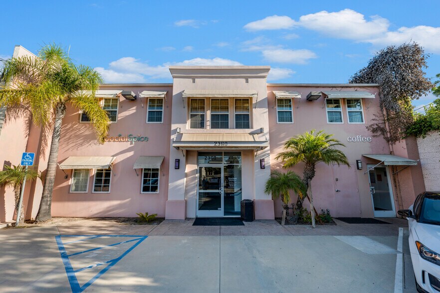 2360-2364 E Ventura Blvd, Camarillo, CA à louer - Photo de l’immeuble – Image 2 sur 7