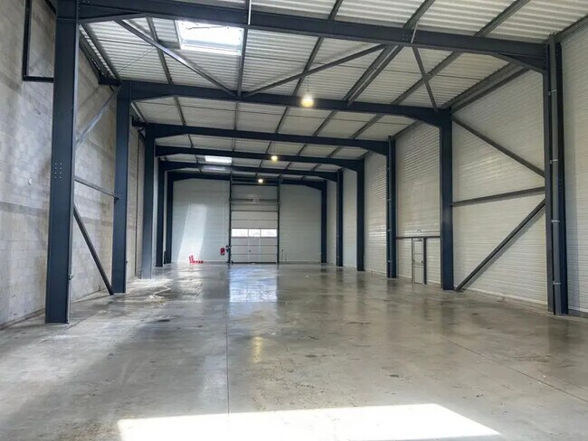 Plus de détails pour Industriel/Logistique à louer