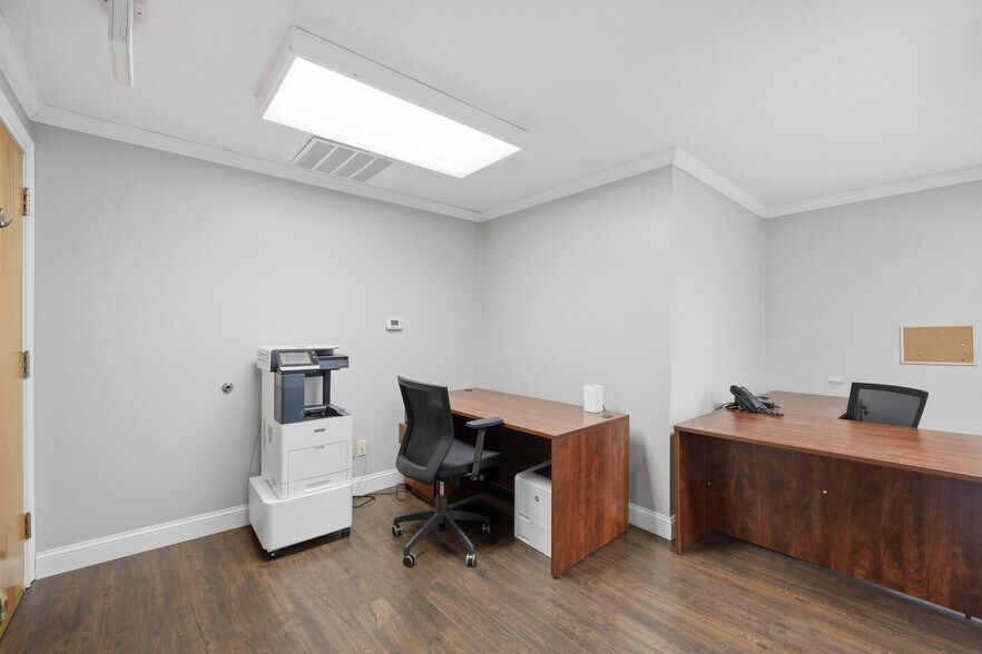 37 Main St, Belchertown, MA à louer - Photo de l’immeuble – Image 3 sur 9