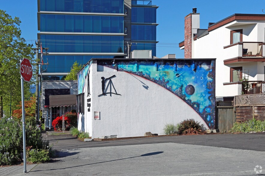 2578 Burrard St, Vancouver, BC à louer - Photo de l’immeuble – Image 2 sur 3