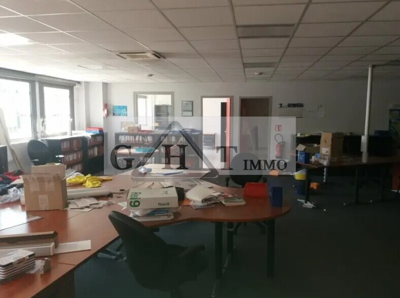 Industriel/Logistique dans Montgeron à vendre - Photo intérieure – Image 2 sur 2