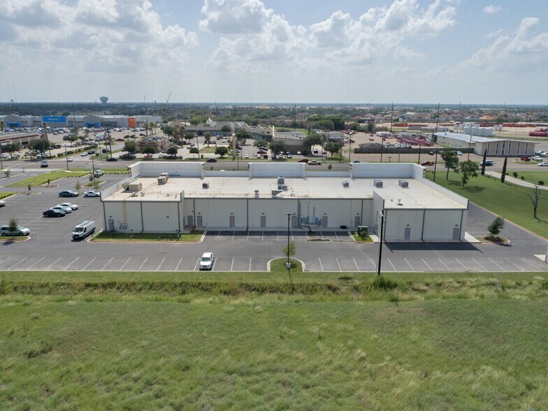3832 S McColl Rd, Edinburg, TX à louer - Photo de l’immeuble – Image 3 sur 7