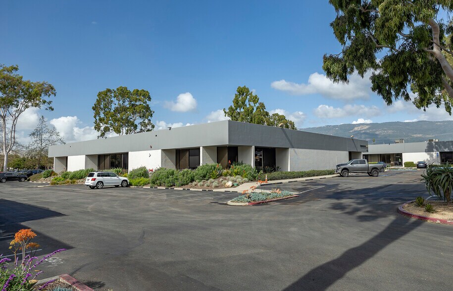 445 Pine Ave, Goleta, CA à louer - Photo de l’immeuble – Image 1 sur 4