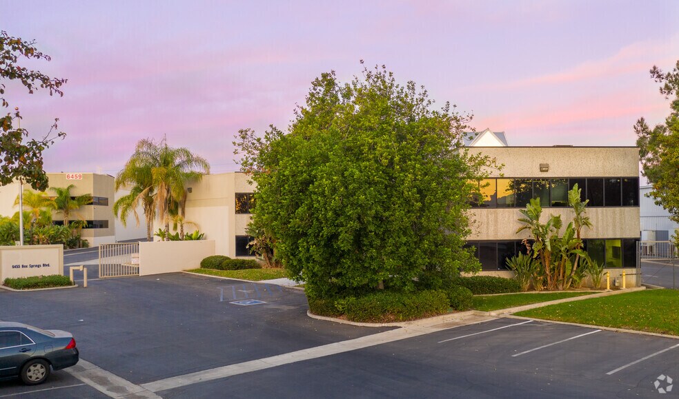 6455-6459 Box Springs Blvd portefeuille de 2 biens à vendre sur LoopNet.fr - Photo principale – Image 2 sur 6