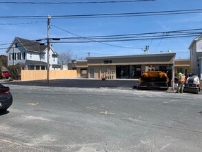 184 S 1st St, Lindenhurst, NY à louer Photo de l’immeuble– Image 2 sur 4