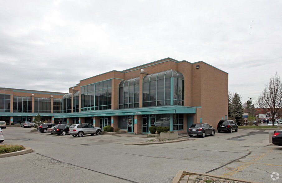 1315 Lawrence Ave E, Toronto, ON à vendre - Photo de l’immeuble – Image 2 sur 2