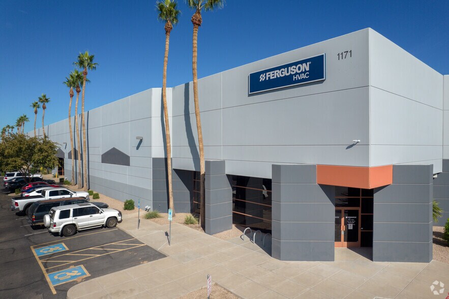 1171 N Fiesta Blvd, Gilbert, AZ à louer - Photo de l’immeuble – Image 3 sur 4