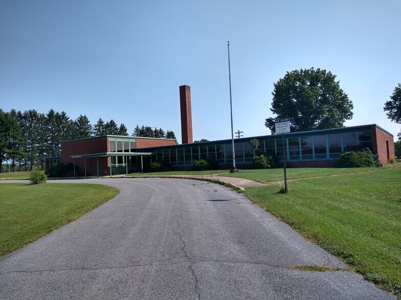 662 Airport Rd, Punxsutawney, PA à vendre - Photo principale – Image 1 sur 14