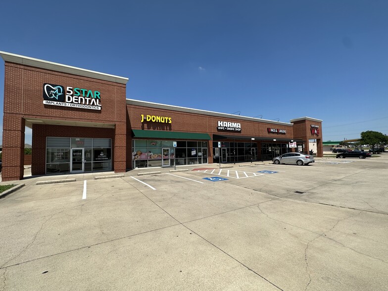 8247 Rufe Snow Dr, Fort Worth, TX à louer - Photo de l’immeuble – Image 1 sur 5