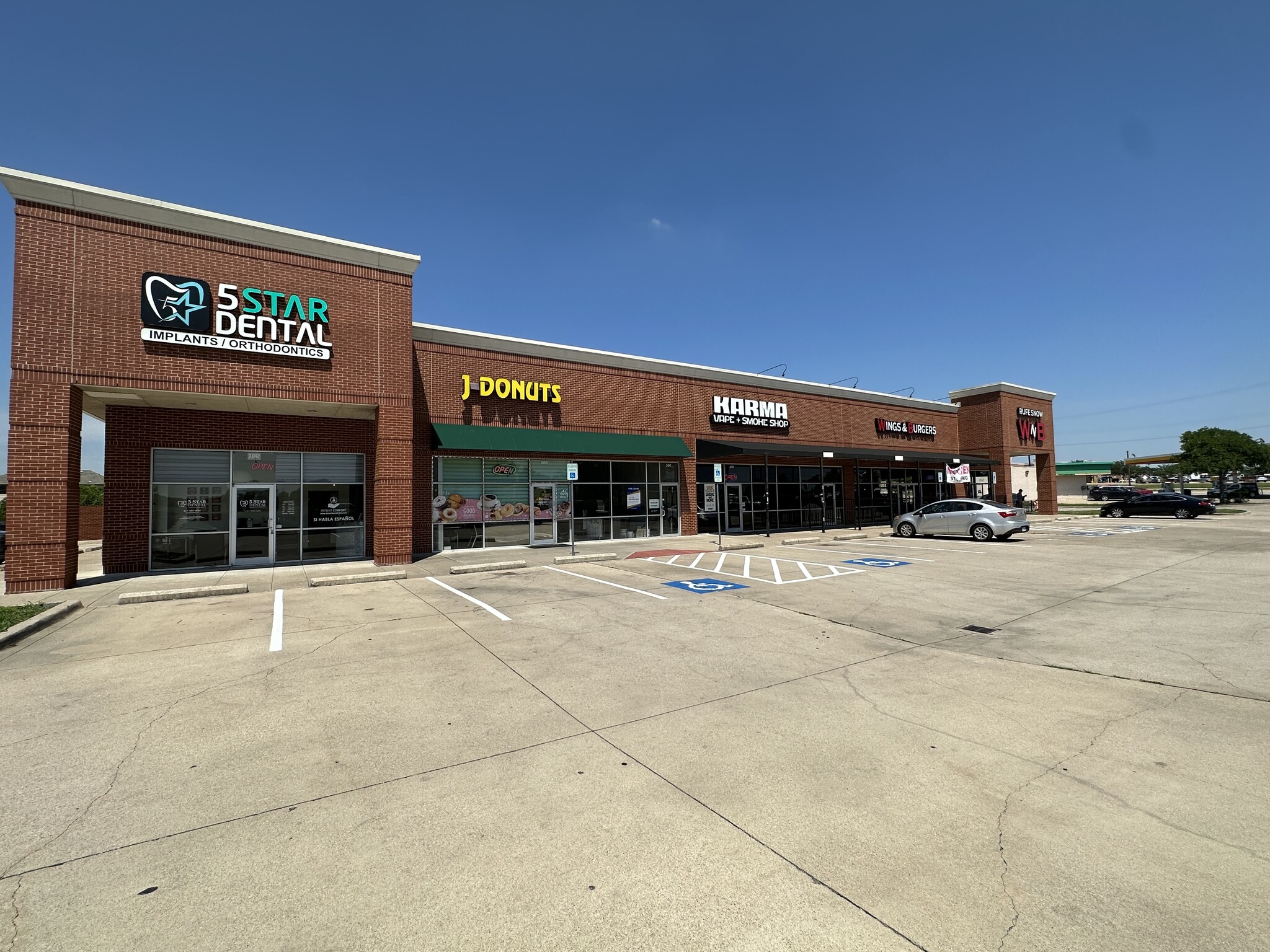 8247 Rufe Snow Dr, Fort Worth, TX à louer Photo de l’immeuble– Image 1 sur 6