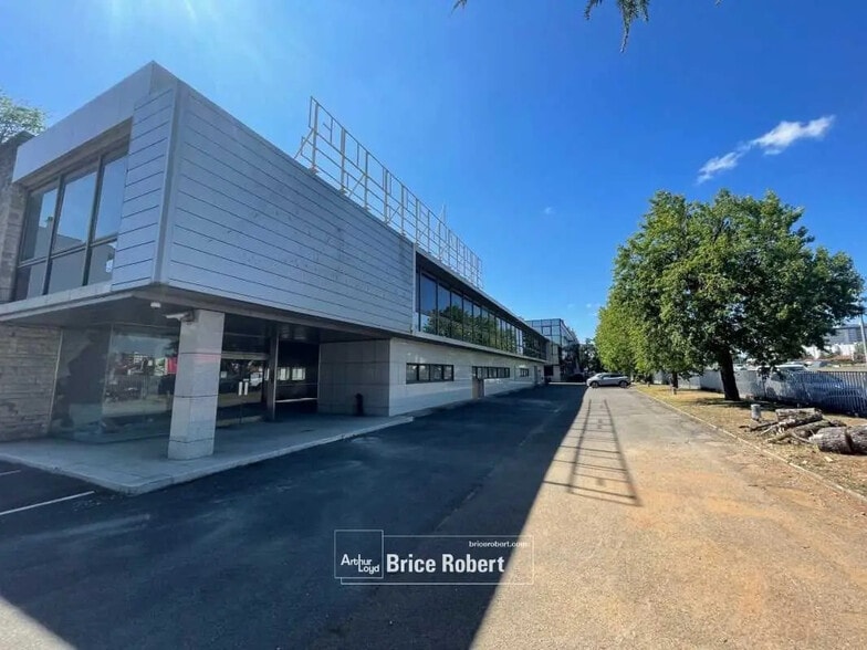Bureau dans Villeurbanne à louer - Photo de l’immeuble – Image 1 sur 7