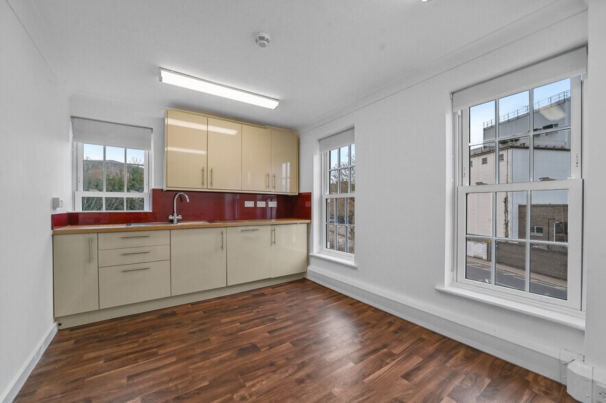 51 Dane St, Bishop's Stortford à louer - Photo de l’immeuble – Image 2 sur 8
