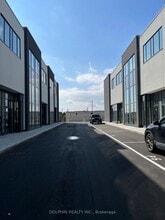 5266 Solar Dr, Mississauga, ON à louer Photo de l’immeuble– Image 2 sur 6