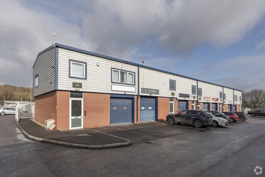 Rivermead Dr, Swindon à louer - Photo principale – Image 1 sur 2