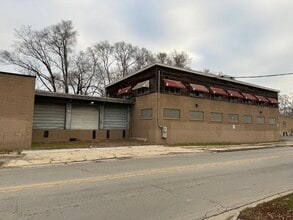 603 E Washington St, Joliet, IL à louer Photo intérieure– Image 2 sur 19