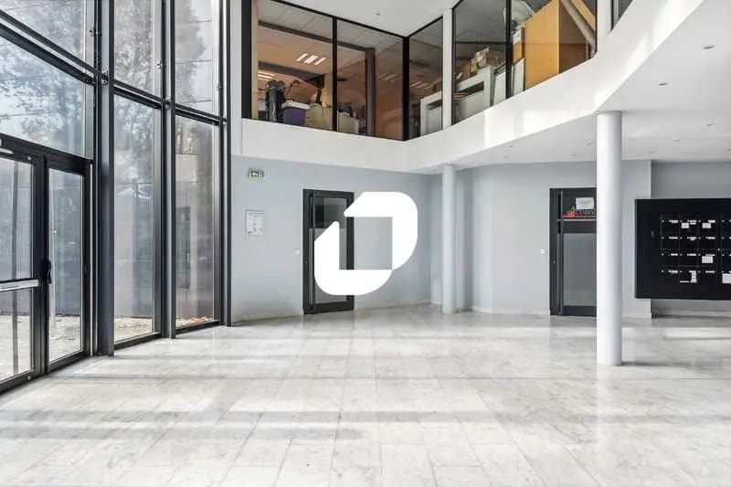 Bureau dans Grigny à vendre - Photo de l’immeuble – Image 2 sur 10