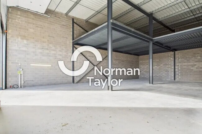 Plus de détails pour Local d'activités à louer