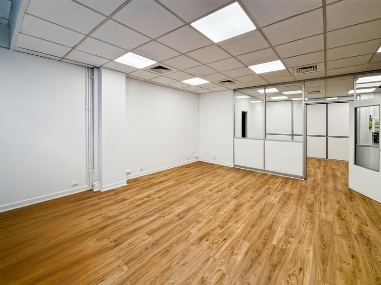 26 Rue Rennequin, Paris à louer - Photo de l’immeuble – Image 2 sur 5