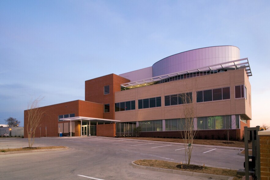 555 Hemphill St, Fort Worth, TX à louer - Photo de l’immeuble – Image 1 sur 2