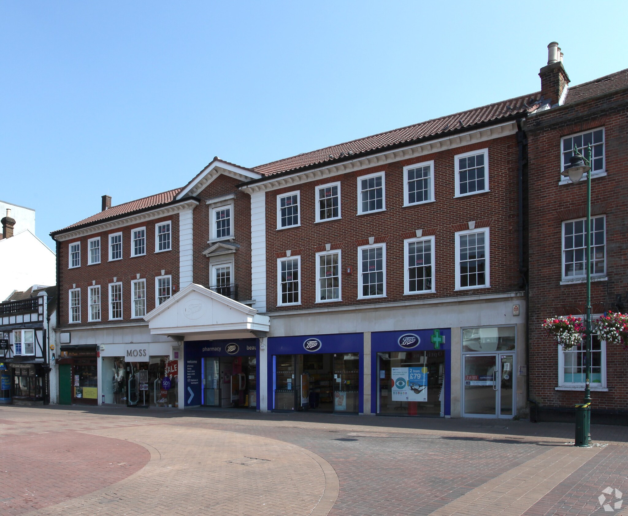 High St, Epsom à louer Photo de l’immeuble– Image 1 sur 2