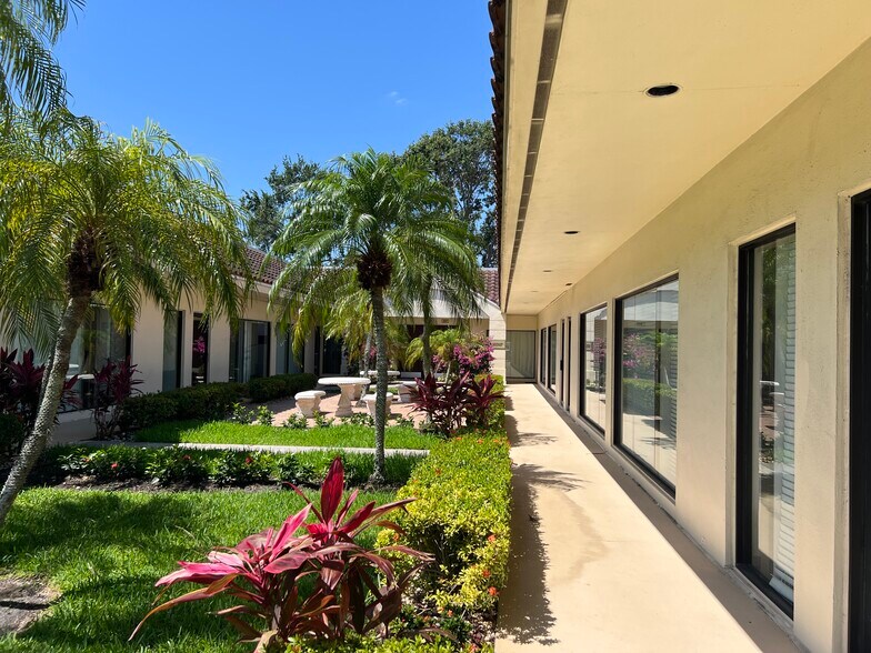 5 Harvard Cir, West Palm Beach, FL à louer - Photo de l’immeuble – Image 3 sur 4