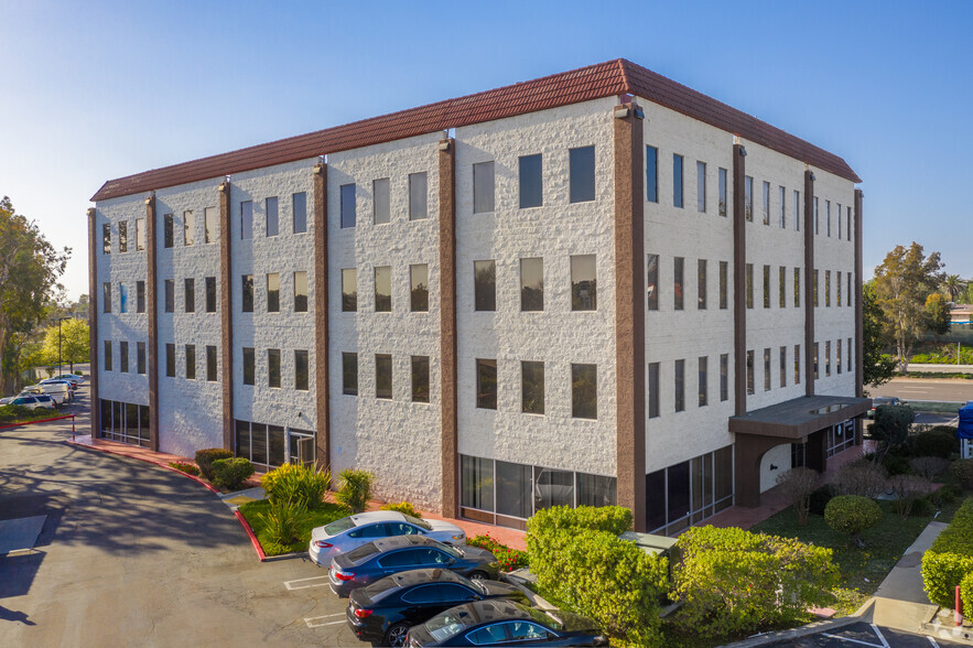 550 W Vista Way, Vista, CA à louer - Photo de l’immeuble – Image 3 sur 4