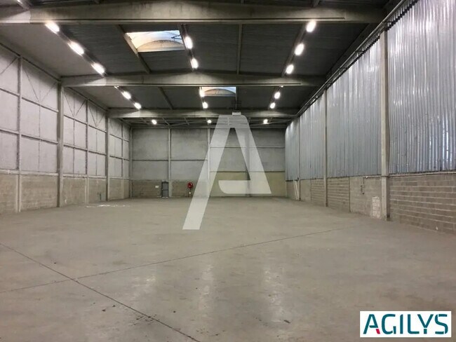 Plus de détails pour Industriel/Logistique à louer