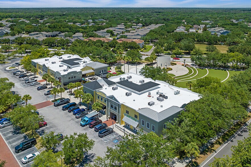 16132 Churchview Dr, Lithia, FL à vendre - Photo de l’immeuble – Image 2 sur 5