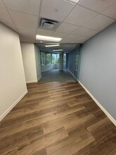 105 Decker Ct, Irving, TX à louer Photo de l’immeuble– Image 2 sur 9