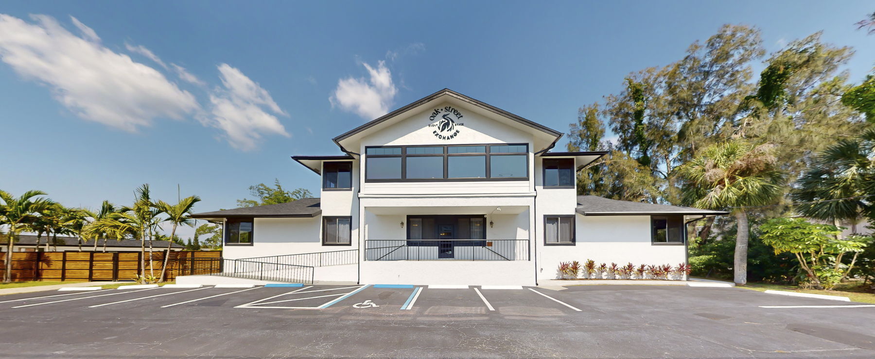 10787 Oak St NE, Saint Petersburg, FL à louer Photo principale– Image 1 sur 51