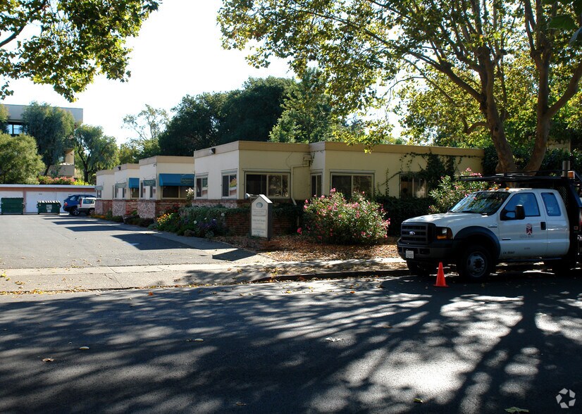 170 Sotoyome St, Santa Rosa, CA à vendre - Photo principale – Image 1 sur 13