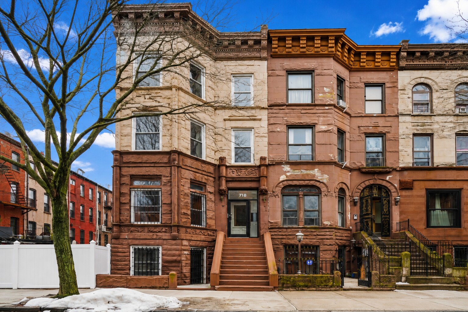 718 Putnam Ave, Brooklyn, NY à vendre Photo de l’immeuble– Image 1 sur 15