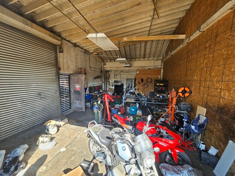 3008 W Hyde Park Blvd, Los Angeles, CA à louer - Photo de l’immeuble – Image 3 sur 11