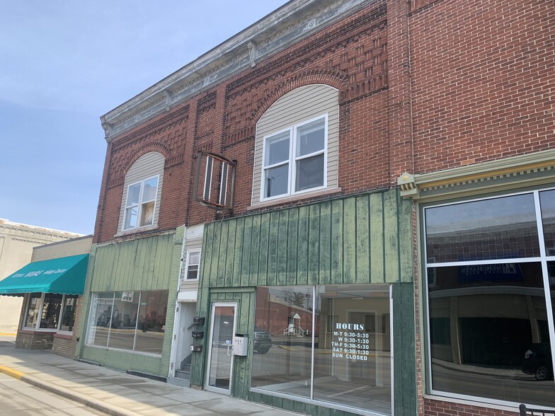 207 Broadway St, Butler, IN à vendre - Photo de l’immeuble – Image 1 sur 8