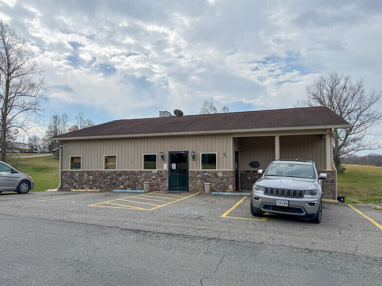 40 Sallys Ridge Rd, Henry, VA à vendre - Photo de l’immeuble – Image 1 sur 16