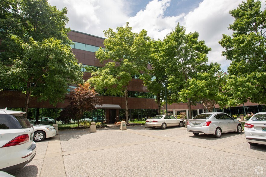 210-220 Athens Way, Nashville, TN à louer - Photo de l’immeuble – Image 3 sur 18