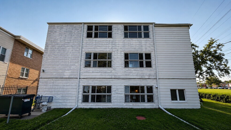 8047 W Foster Ln, Niles, IL à vendre - Photo de l’immeuble – Image 2 sur 19