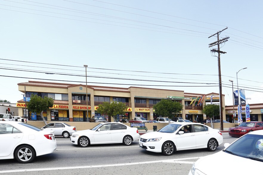 8925 Sepulveda Blvd, North Hills, CA à louer - Photo de l’immeuble – Image 3 sur 4