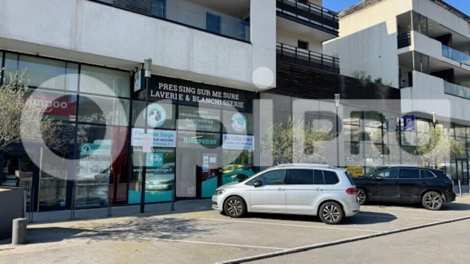 Local commercial dans CANNES-LA-BOCCA à louer Photo de l’immeuble– Image 1 sur 10