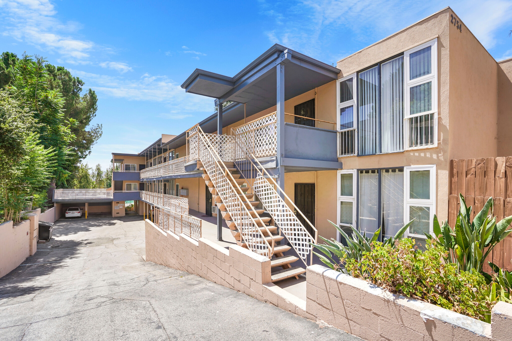 2754 Montrose Ave, Montrose, CA à vendre Photo de l’immeuble– Image 1 sur 16