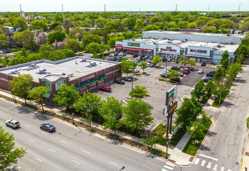7544 S Stony Island Ave, Chicago, IL à vendre - Photo principale – Image 1 sur 19