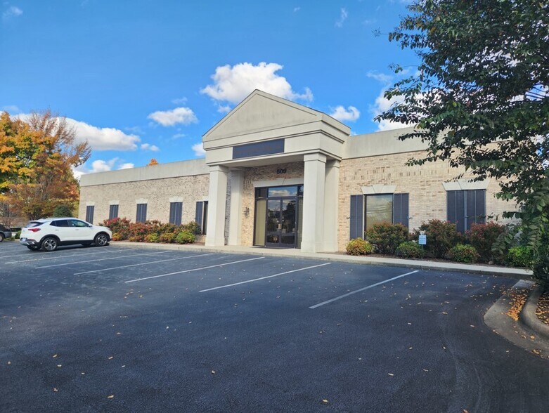 509 Randolph St, Thomasville, NC à louer - Photo de l’immeuble – Image 1 sur 13