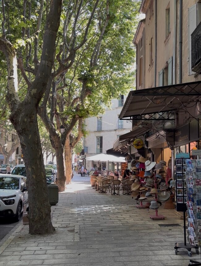 Plus de détails pour Boulevard Gambetta, Uzès - Local commercial à louer