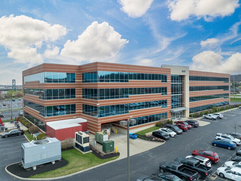 9050 Centre Pointe Dr, West Chester, OH à louer - Photo principale – Image 1 sur 29