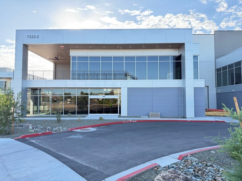 7333 E Helm Dr, Scottsdale, AZ à louer - Photo de l’immeuble – Image 2 sur 9