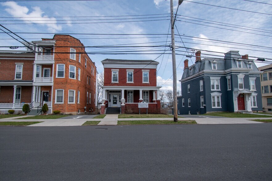 91 Genesee St, Geneva, NY à vendre - Photo de l’immeuble – Image 3 sur 50