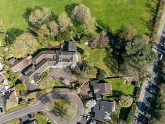 Plus de détails pour 2 Cedar Close, Stratford Upon Avon - Santé à vendre