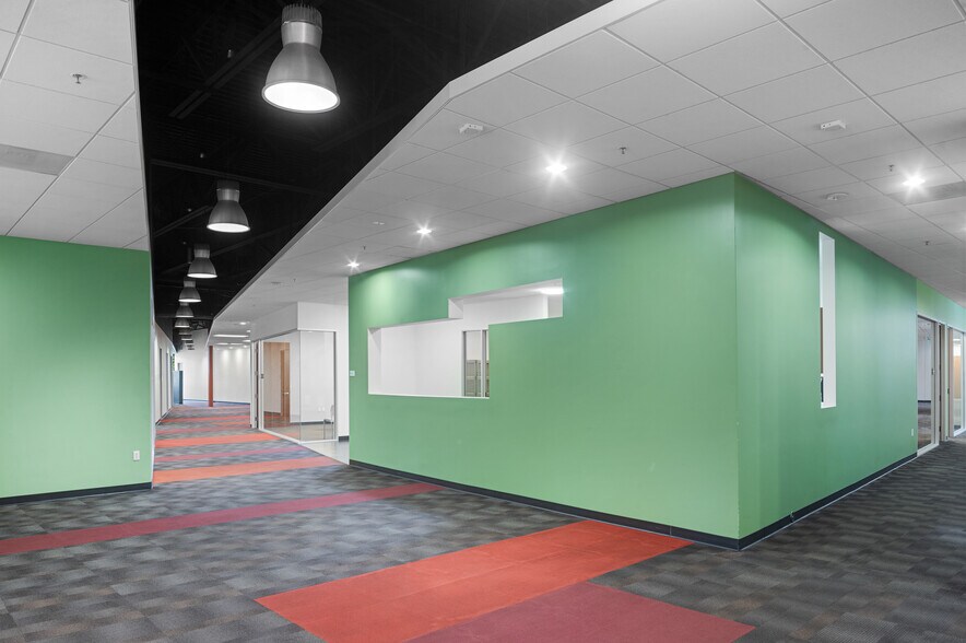 3111 Coronado Dr, Santa Clara, CA à louer - Photo de l’immeuble – Image 3 sur 10